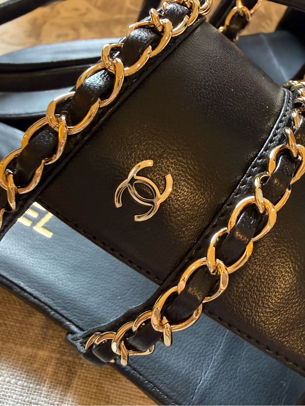 CHANEL ✨Like New✨ Black Lambskin Chain Link Flat Slingback Sandals Size 39.5 - Picture 7 of 14